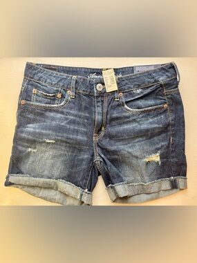 100% cotton
American Eagle Outfitters mid shorts size 8